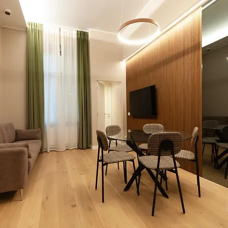 Youhosty - 2 Bedroom Porta Venezia Apartment Milan