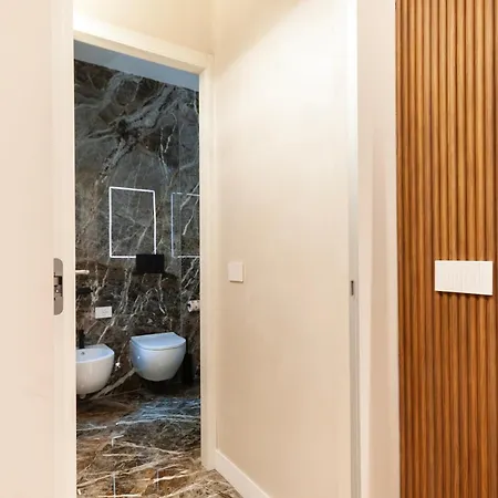 Youhosty - 2 Bedroom Porta Venezia Apartment