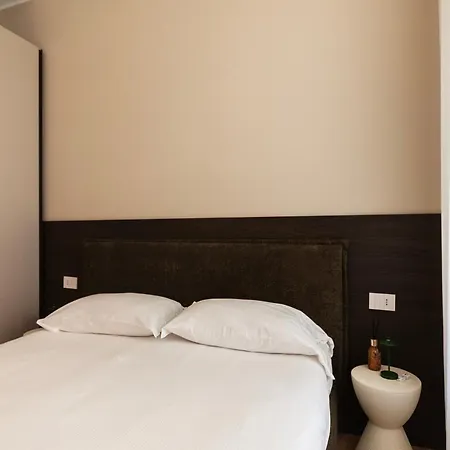 Youhosty - 2 Bedroom Porta Venezia Apartment