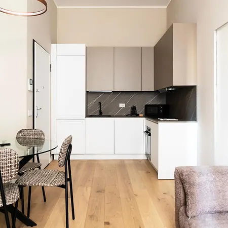 Youhosty - 2 Bedroom Porta Venezia Apartment Milan